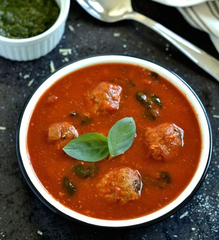 receita de sopa de tomate com bolinhas de carne picada com poucas calorias
