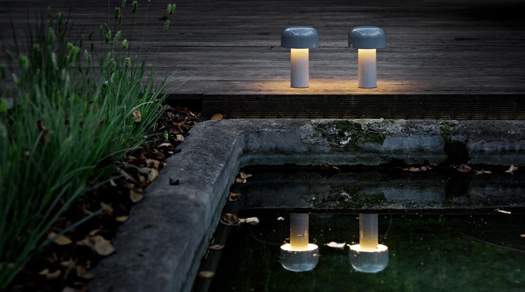 Lâmpada de exterior sem fio com design moderno de luz led de policarbonato à prova de intempéries