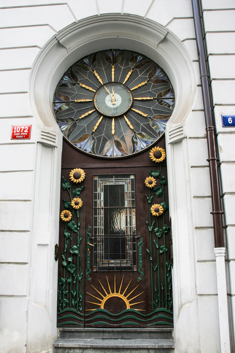 Porta Art Nouveau com relógio de vitral de girassol