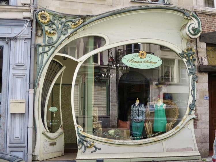 Girassóis em vitrines em Art Nouveau