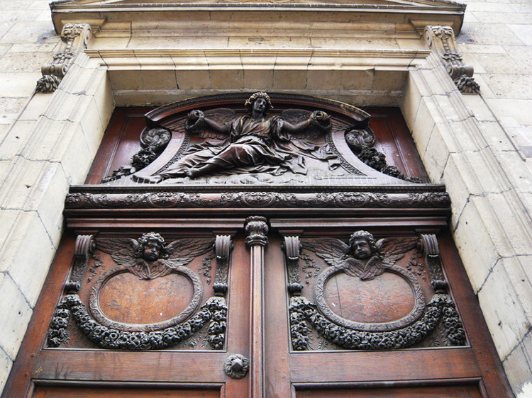 portas históricas ornamentos de anjo em madeira maciça