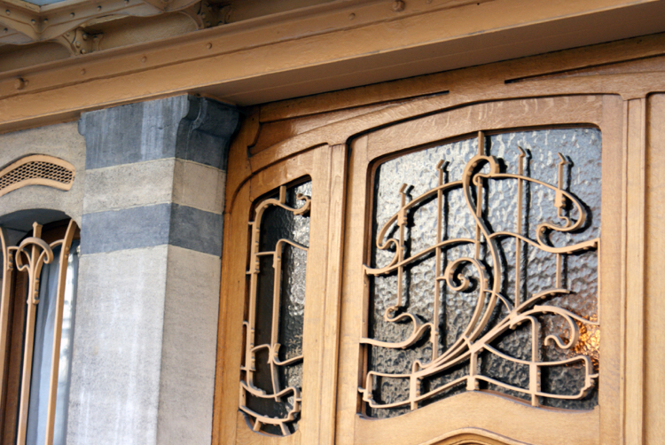 Metal Art Nouveau, madeira, porta