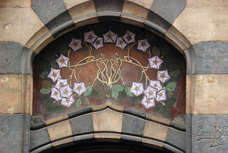 Arquitetura Art Nouveau, pintura de flores de Edelweiss, pintura sobre a porta