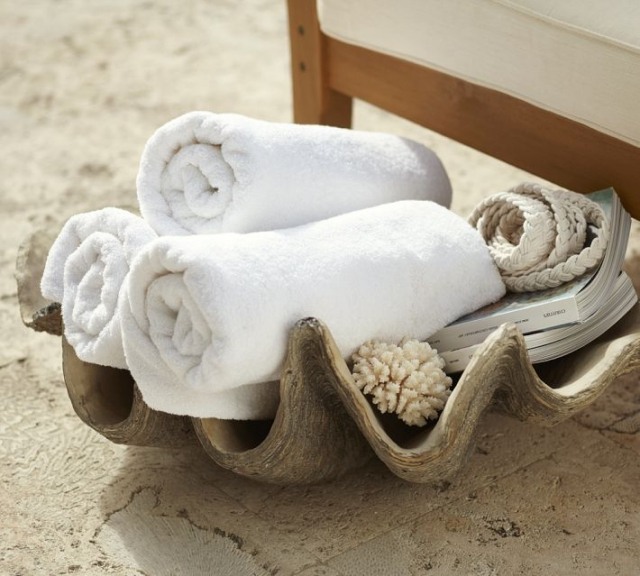 banheiro-decoração-tigela-madeira flutuante-toalhas de banho