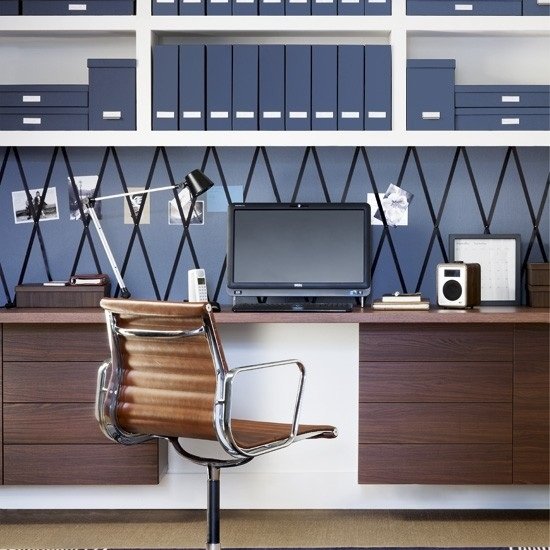 Viver ideias Home Office - azul escuro quente marrom - prateleiras abertas modernas
