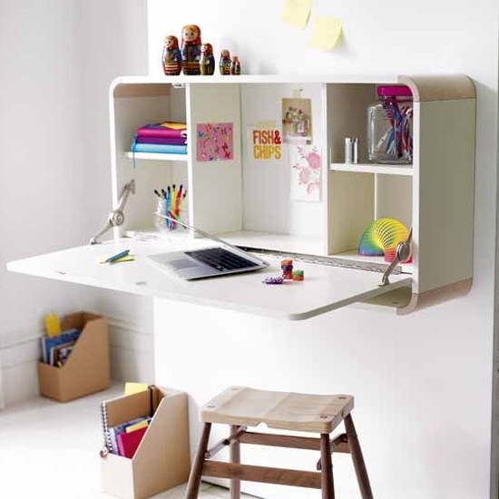 Ideias de design para viver em tons pastéis brancos de escritório em casa de uma maneira moderna que economiza espaço