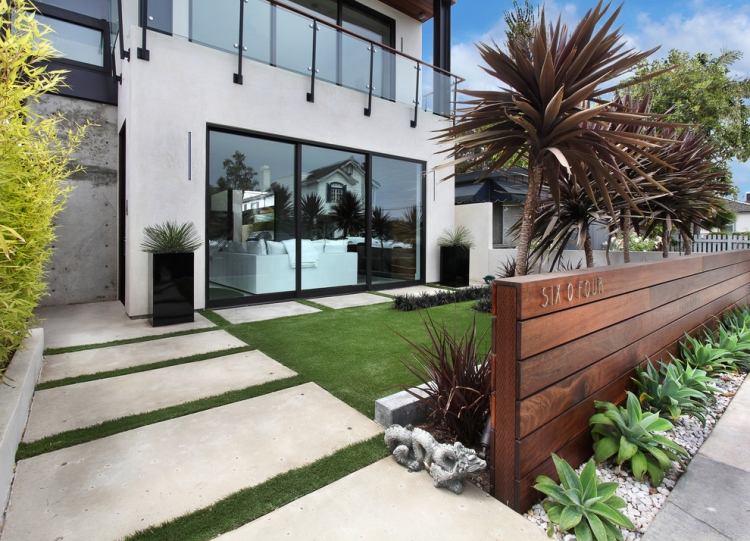 Frente jardim design-exemplos-concreto-lajes-retangular-gramado-tiras-madeira-jardim-cerca