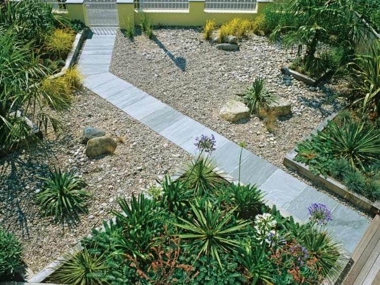 Projeto de jardim frontal-exemplo-planta resistente-lascas de pedras