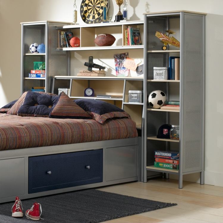 móveis-idéias-meninos-quarto-cinza-móveis-cama-gavetas-prateleiras-ventilador-bola