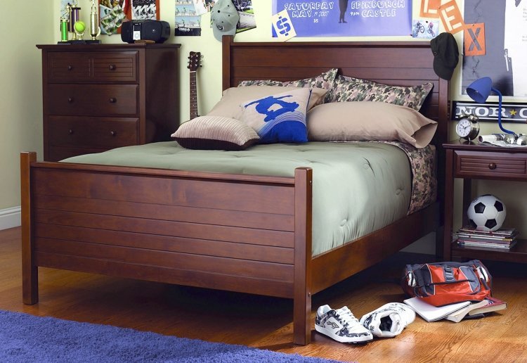 móveis idéias-meninos quarto-cama-travesseiros-cômoda-sapatos de cabeceira-bola-pôsteres