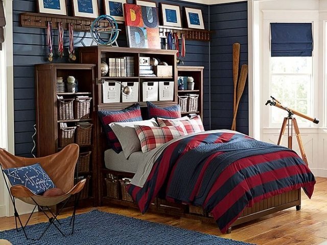 Quarto-jovem-idéias-móveis-para-quarto-de-meninos-cama-linho-listras-vermelho-azul