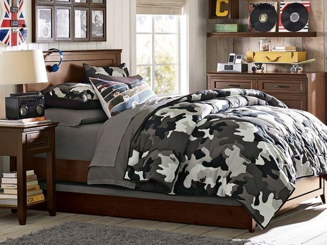 camuflagem-roupas de cama-meninos-quartos-adolescentes-ideias-clássico-móveis de madeira
