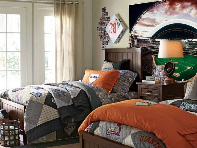 quarto infantil-design-irmãos-cama-cabeceira-madeira-laranja-travesseiro