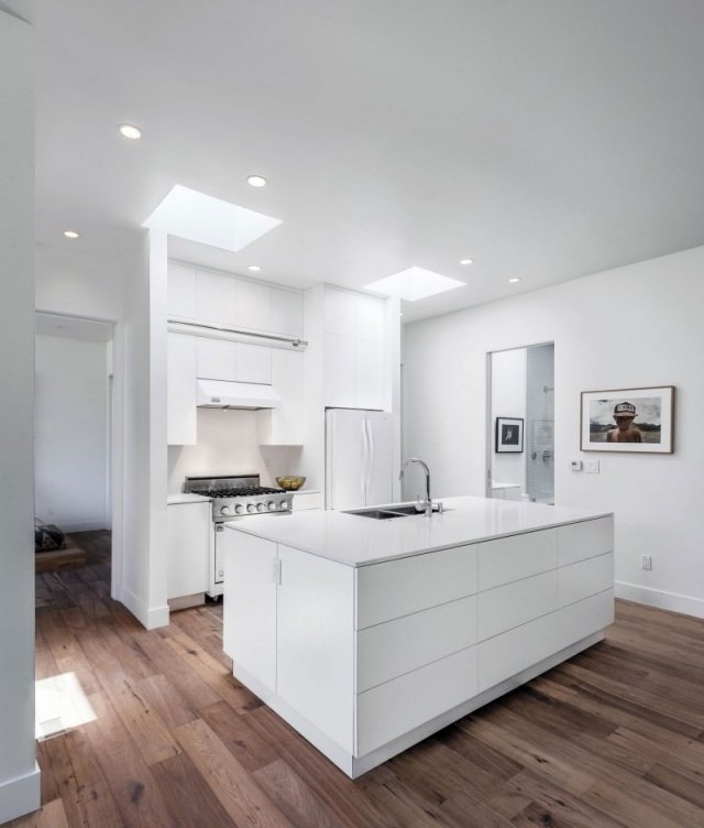 quitinete cozinha ilha design purista tábuas de assoalho de madeira lacada