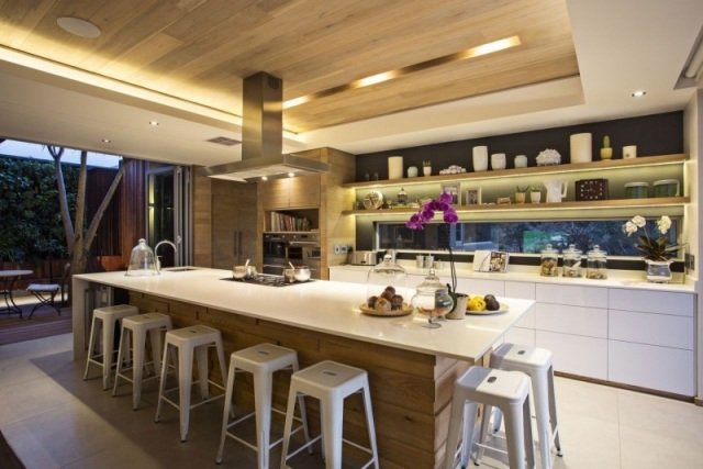 cozinha de design com iluminação de ilha - exaustor de teto com luz de bar