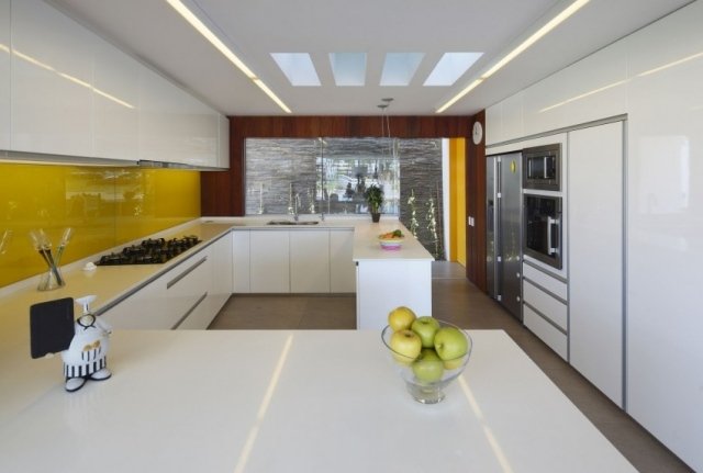 Idéias de decoração de sala de cozinha Plafon de parede traseira amarelo alto brilho