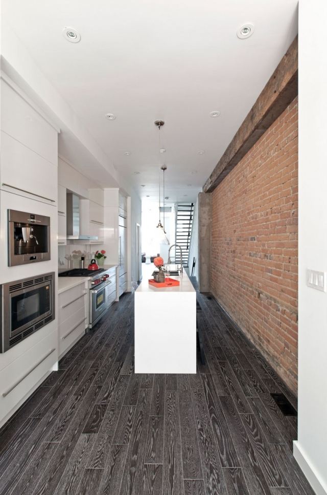Bloco de cozinha branco moderno ilha de cozinha laminado parede de tijolos pretos