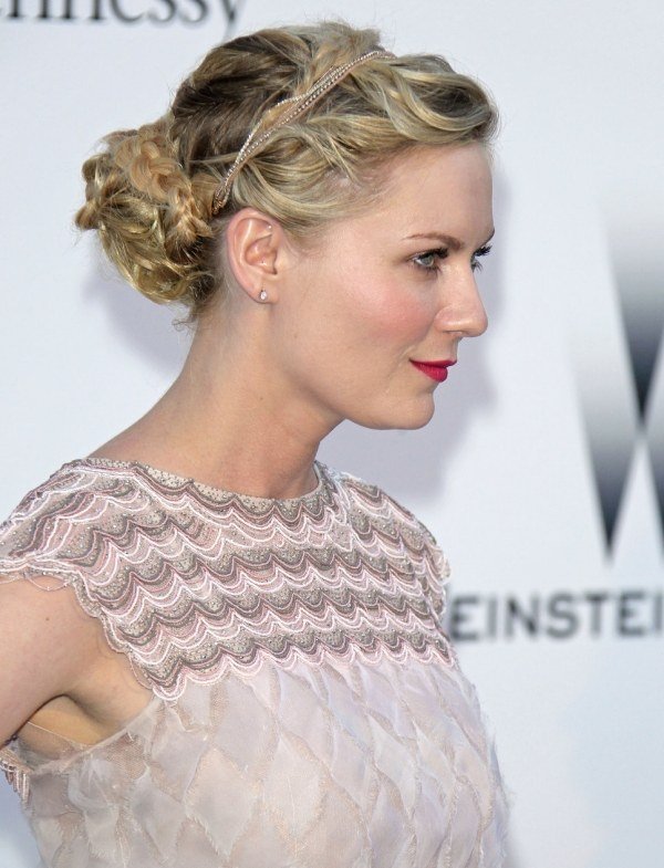 Vestido-penteado prateado brilhante Steckfrisur-kirsten dunst