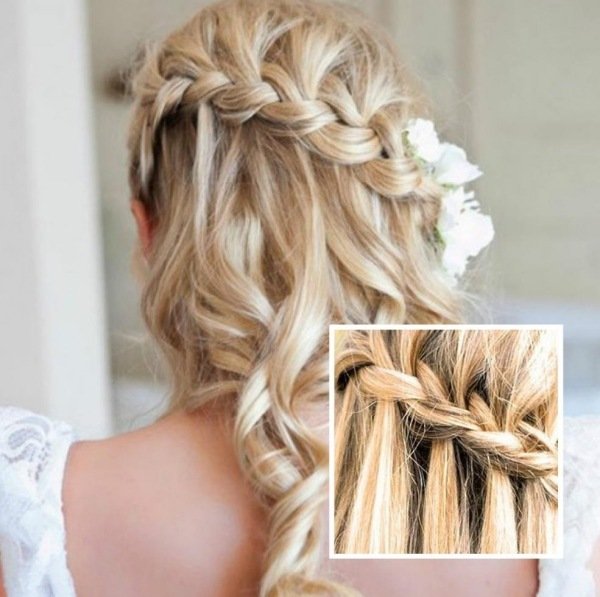 Penteados de casamento trançados romanticamente com flores no cabelo