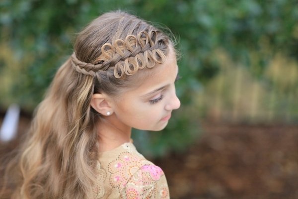 Penteado trançado atraente para tranças de cabelo