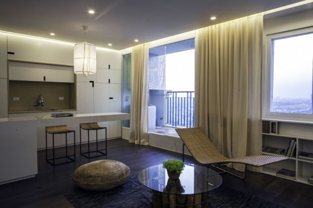 apartamento moderno interior piso de madeira cozinha branco escuro