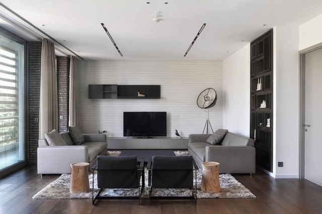 sala de estar moderna piso de madeira móveis cinza mesa de apoio de toco de árvore