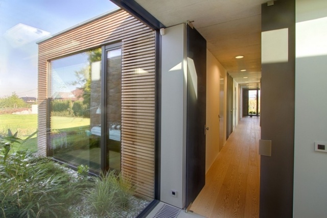 móveis modernos de casa portas de correr de vidro piso de madeira corredor