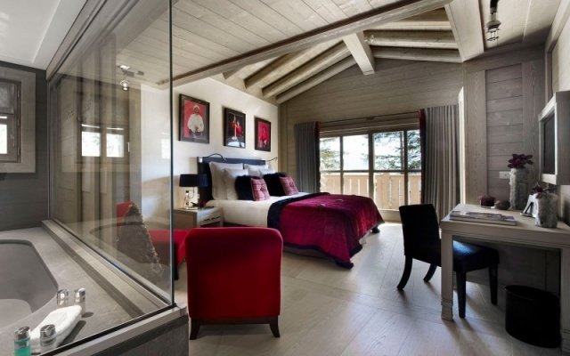 Cabana de luxo, piso de madeira, teto, banheiro, parede de vidro