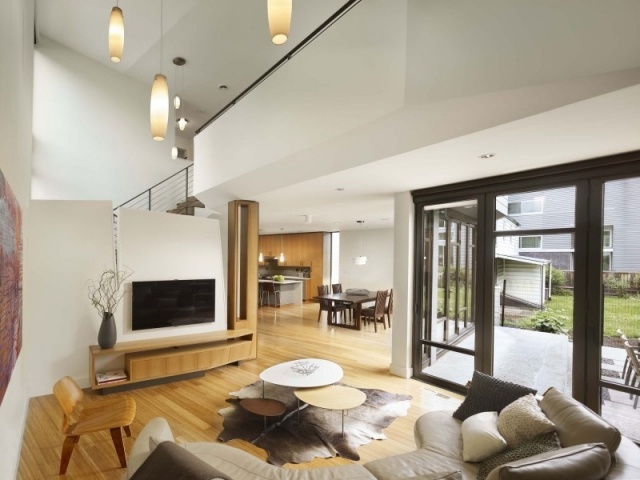 casa dentro do piso de madeira com acesso ao terraço pátio