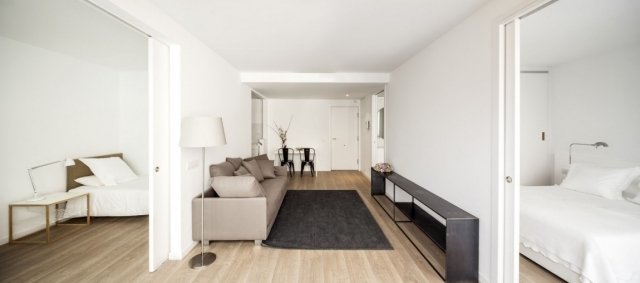 mobiliário moderno piso de madeira minimalista brilhante