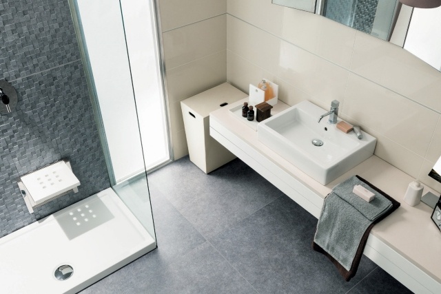 Idéias de design de banheiro BW2 azulejos cinza pedra cor marfim