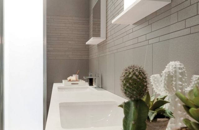 banheiro design de azulejos de parede branca penteadeira