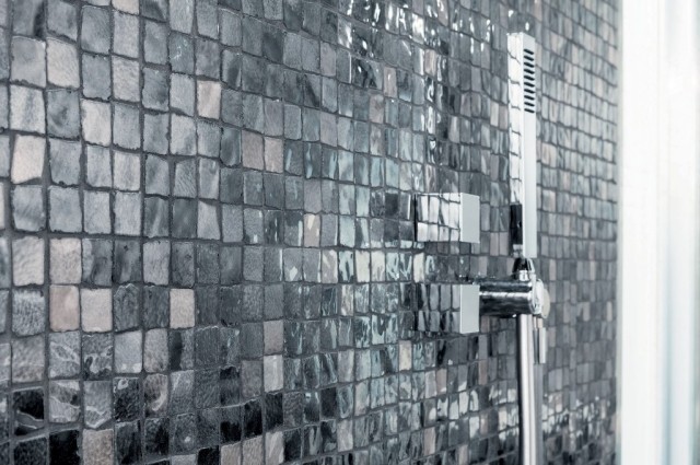mosaico de parede cinza chuveiro miragem itália