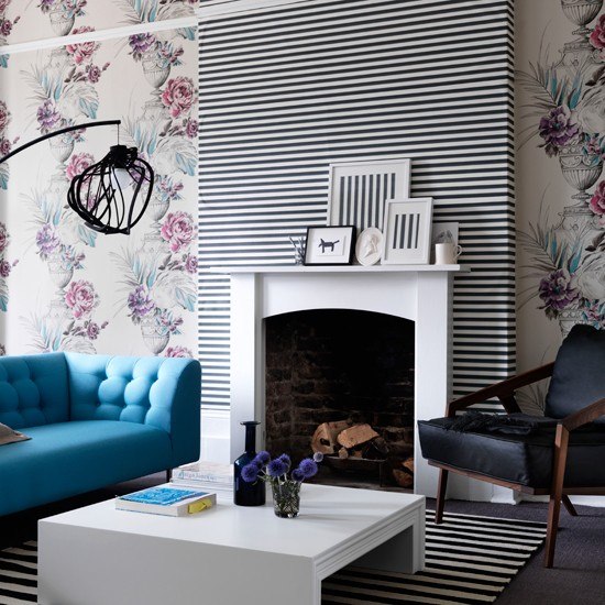 Idéias de vida com design de parede moderno colorido listrado para sala de estar