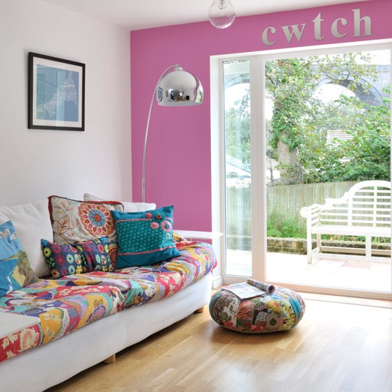 Ideias para salas de estar - rosa roxo - design moderno