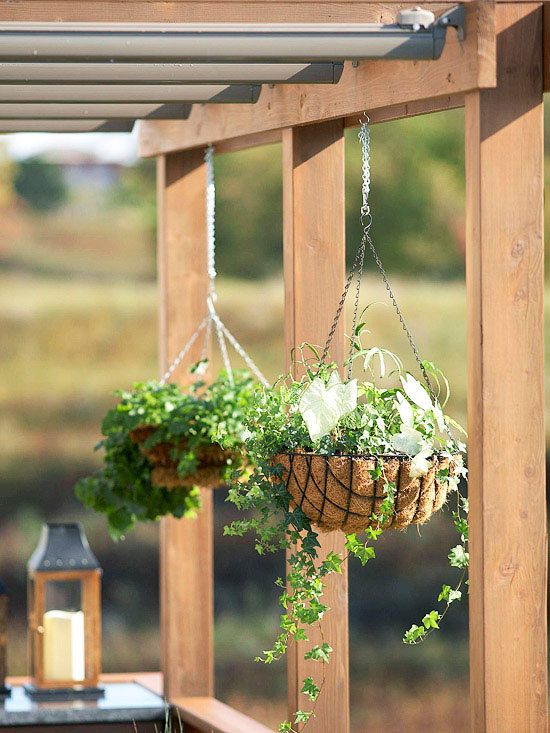 dicas de design de terraço cestos de flores cestos suspensos