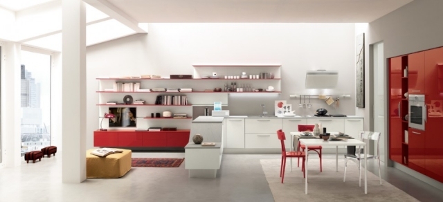 design de interiores cozinha moderna estilo loft com mesa armários brancos vermelhos prateleiras abertas - área de jantar adicionar detalhes coloridos