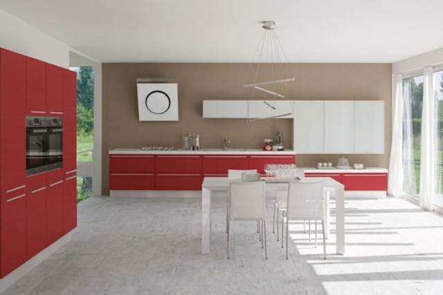 cozinha com mesa de jantar cadeiras brancas design moderno combinação de cores - apartamento espaçoso