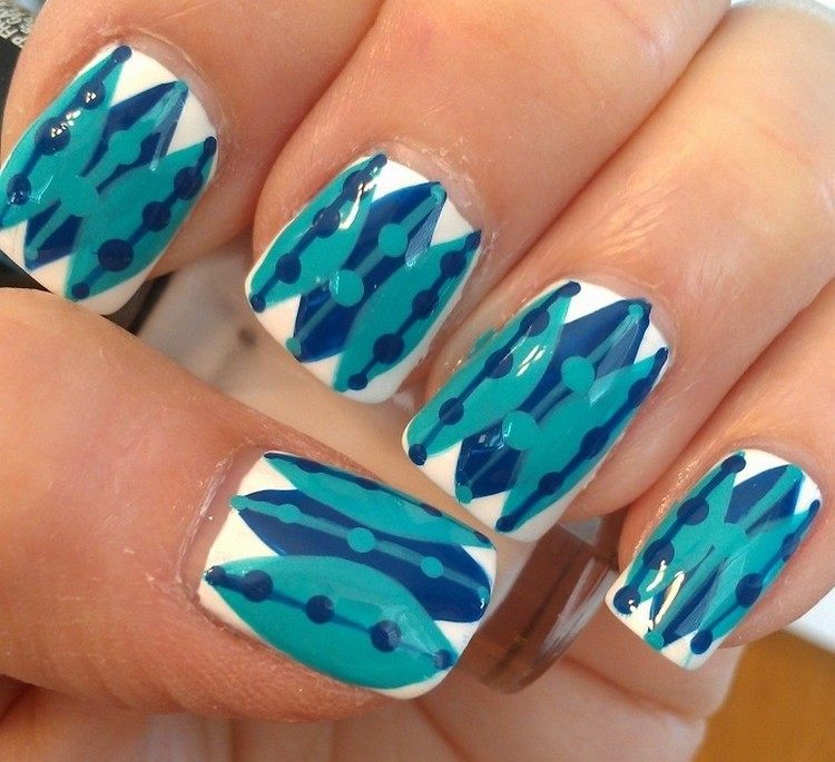 unhas design-ideias-verão-prancha de surfe-azul-tons-branco-subterrâneo