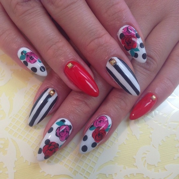 unhas pontiagudas com desenhos florais