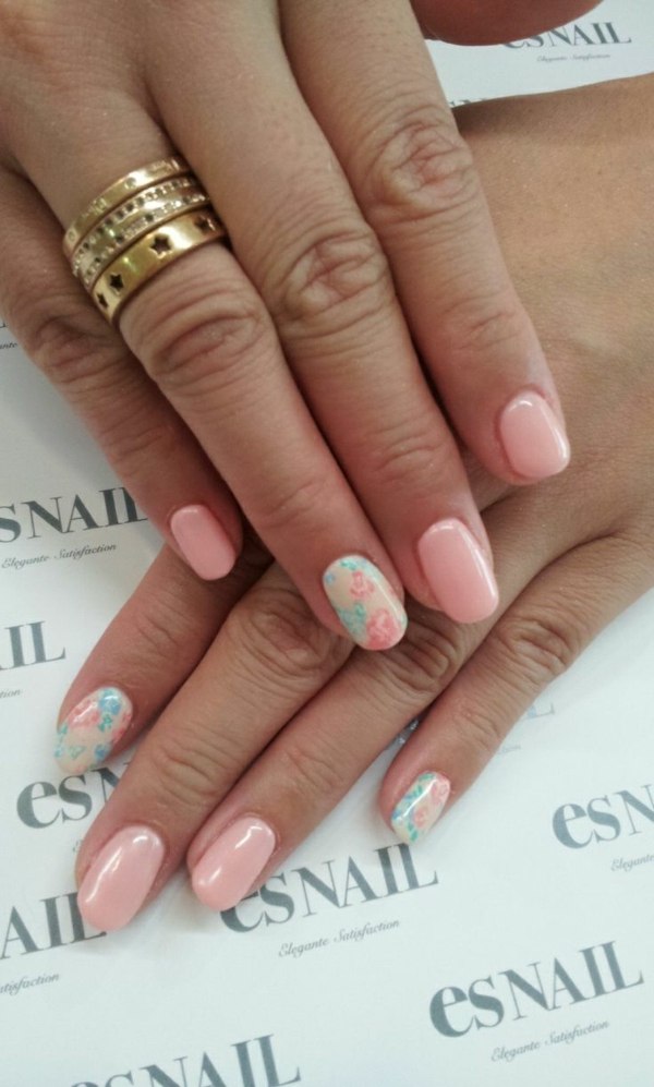 Anel de bijuterias com esmalte de cor pastel