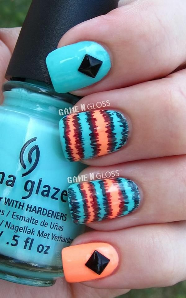 Desenhos de unhas pintadas de laranja-azul