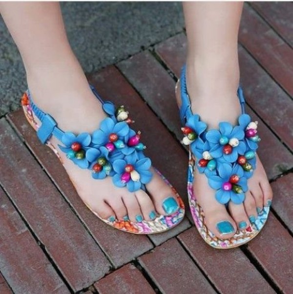 decorado-sandálias-moda-verão-azul-pedras
