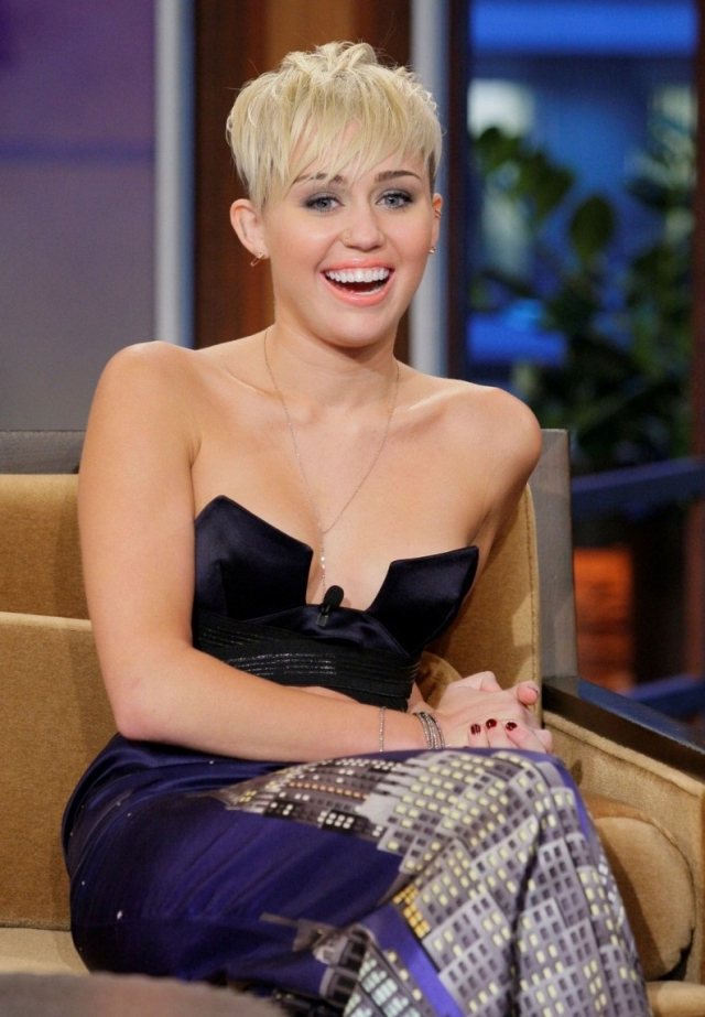 cabelo loiro-curto da miley-cyrus-tv