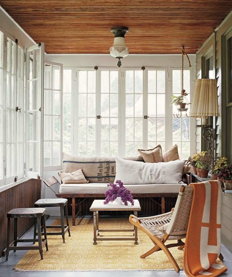 idéias de decoração-jardim de inverno-varanda-rústico-banco-esteiras-almofadas-tapetes-janelas de treliça