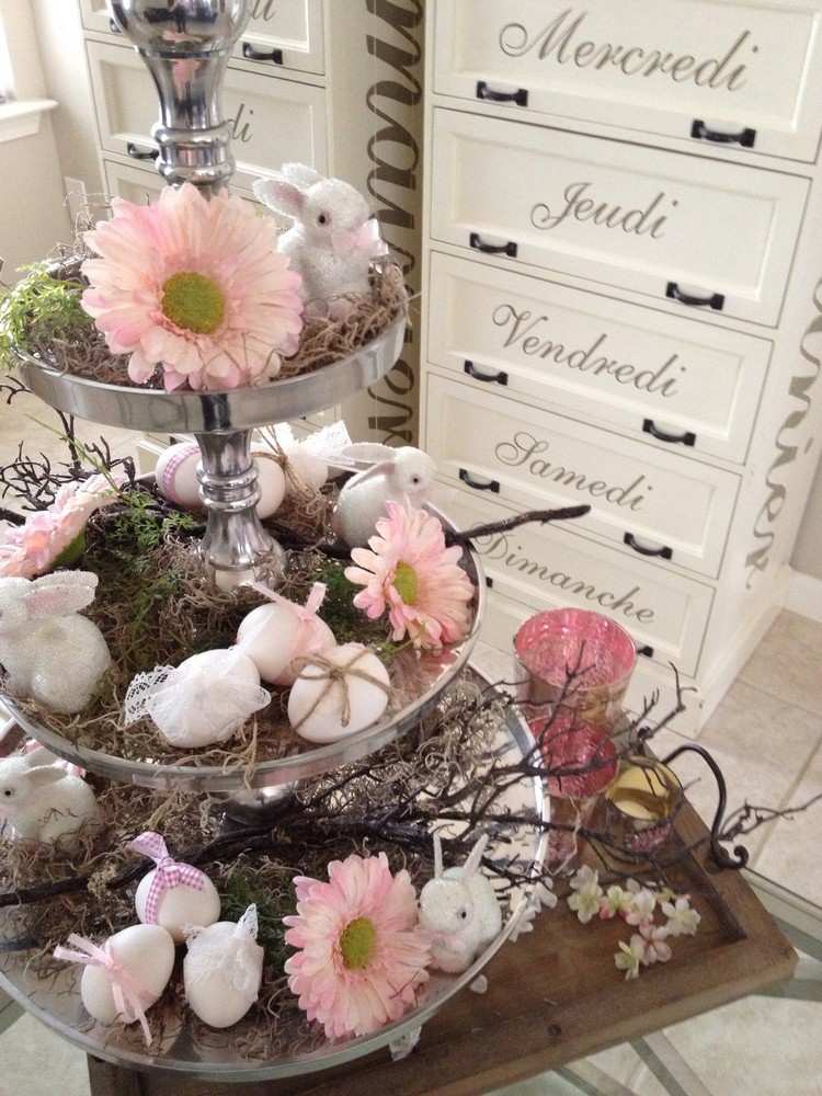deco-ideias-páscoa - metal-etagere-gerbera-flores-brancas-ovos-coelho-musgo