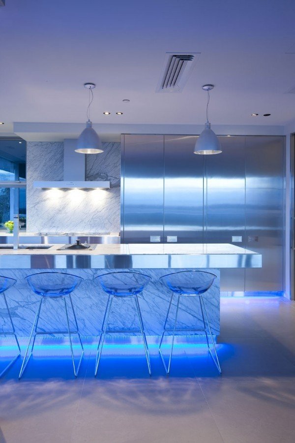 ideias de luz azul para iluminação led de cozinha