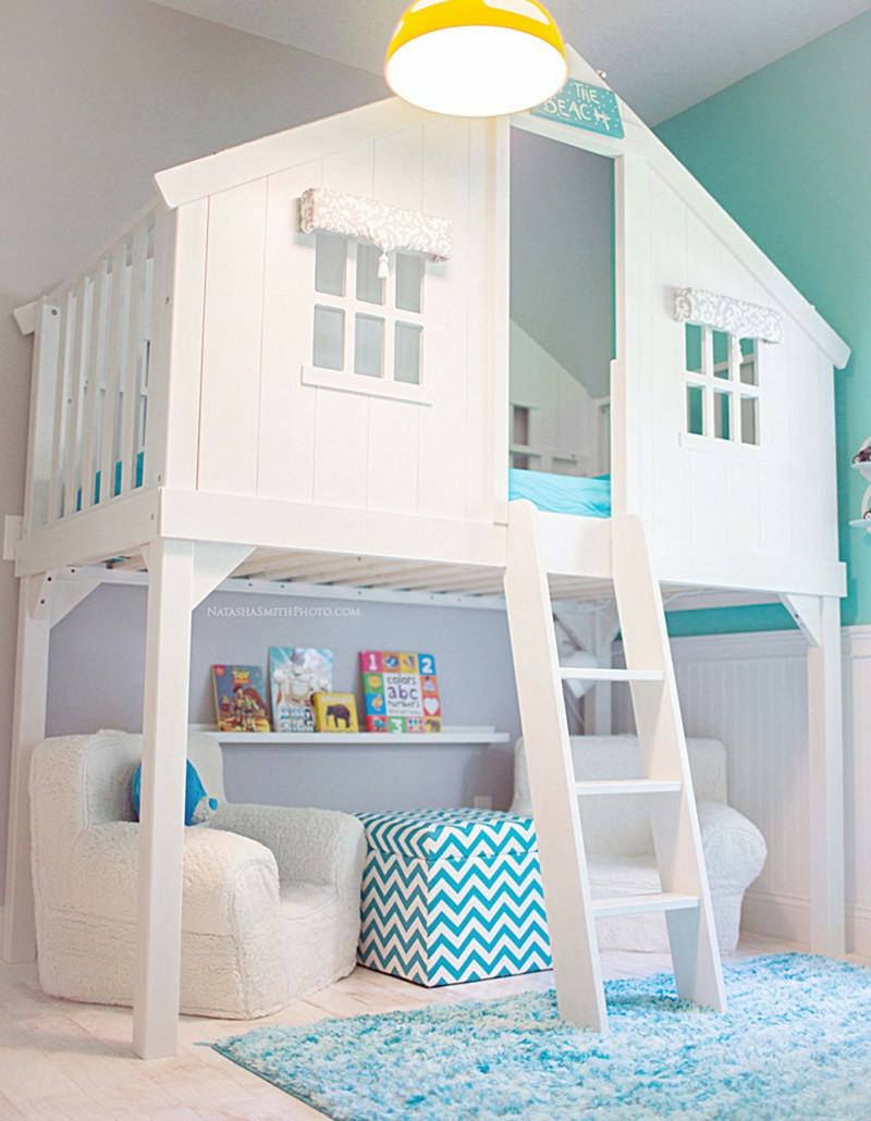crianças aventura cama branco luz azul casa design escada janela carpete