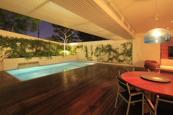 designer de decks de madeira com piscina embutida