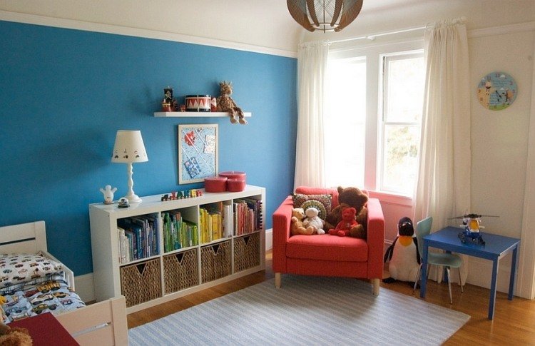 quarto infantil-ikea-estante-livros-cor-arranjado